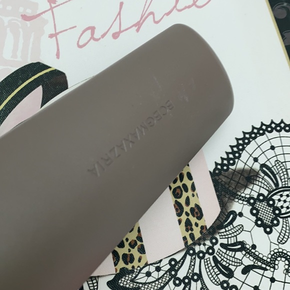 FREE BCBGMaxazria Eyeglasses Hardcase - Picture 5 of 8